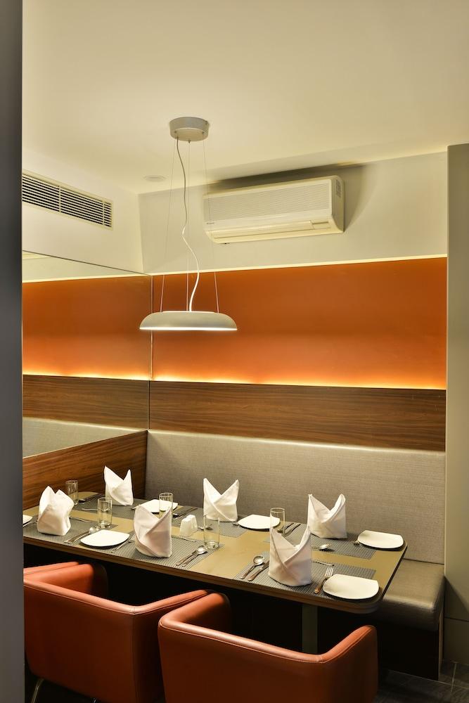 The Fern Residency, Vadodara Buitenkant foto